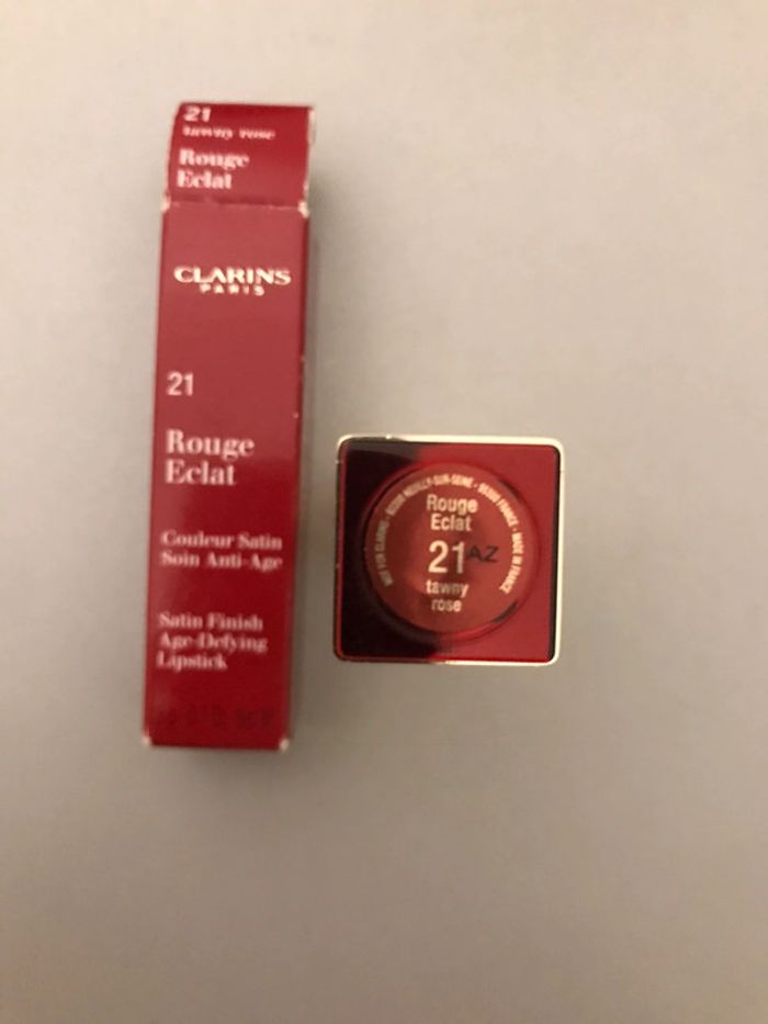 Clarins paris 21 rouge éclat coulleur satin sion anti-age