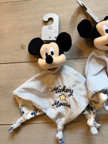 Lit de 2 doudous Mickey Disney neuf