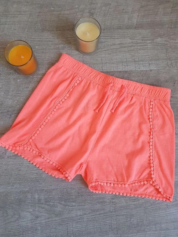 Short fille