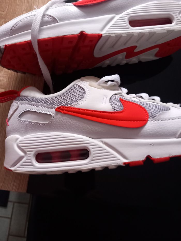 Baskets Nike 38,5 mises 2 fois - photo numéro 2