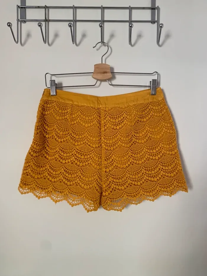 Short dentelle ocre Kookaï taille 38 - photo numéro 5