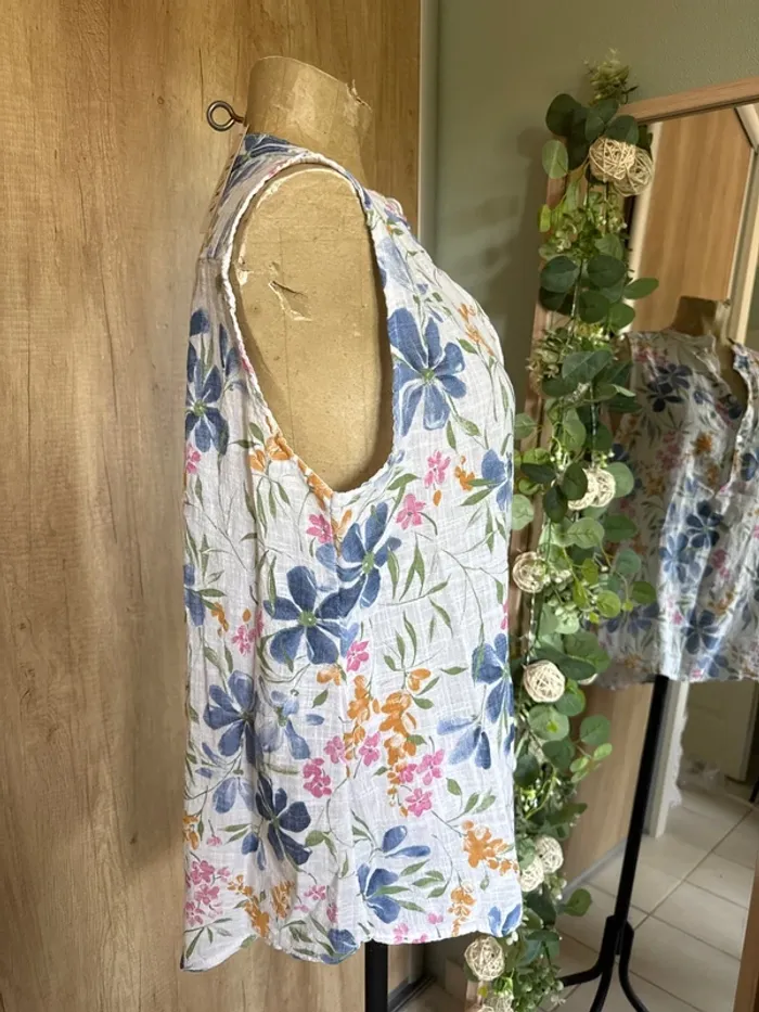 Très belle blouse fleurie en coton et lin sans manches femme - photo numéro 2