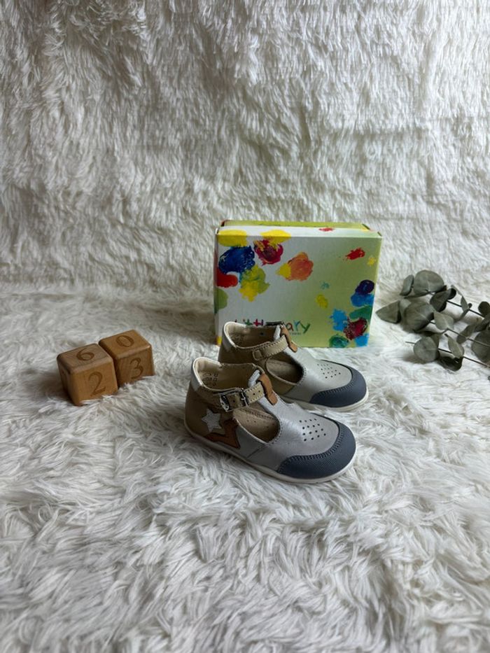 Paire de chaussures Little Mary taille 23