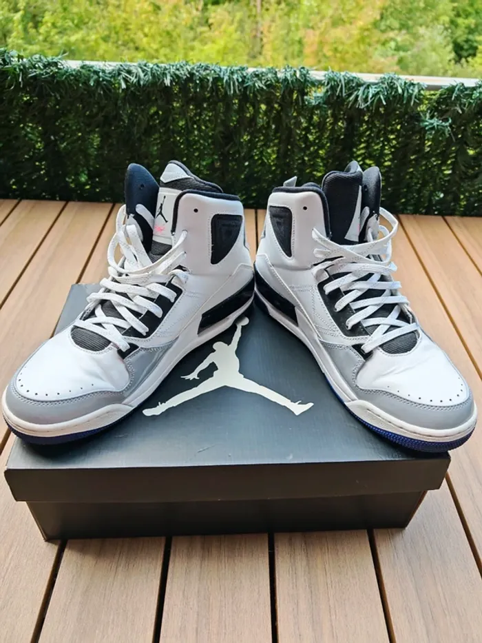 Jordan SC 3 White Black Wlf Grey 44 - photo numéro 2