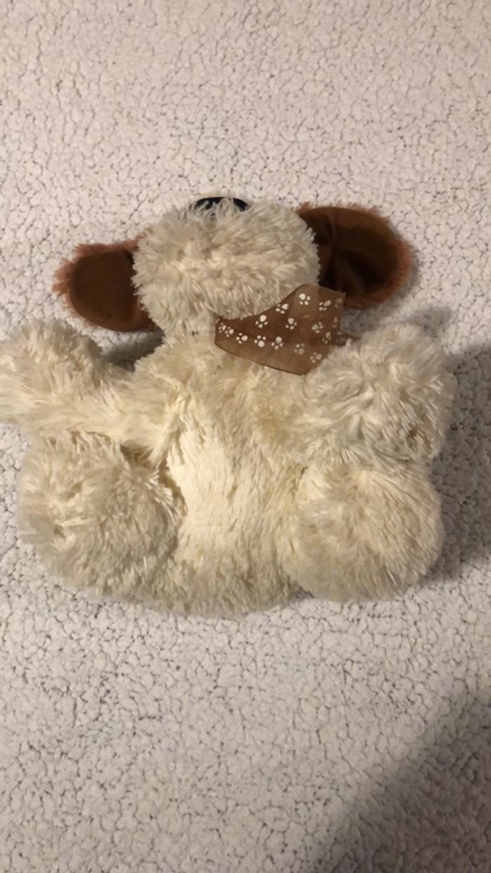 Chien en peluche