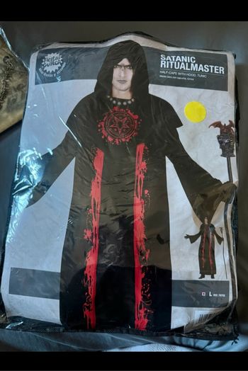 Déguisement satanic sorcier Halloween avec accessoires masque led et collier