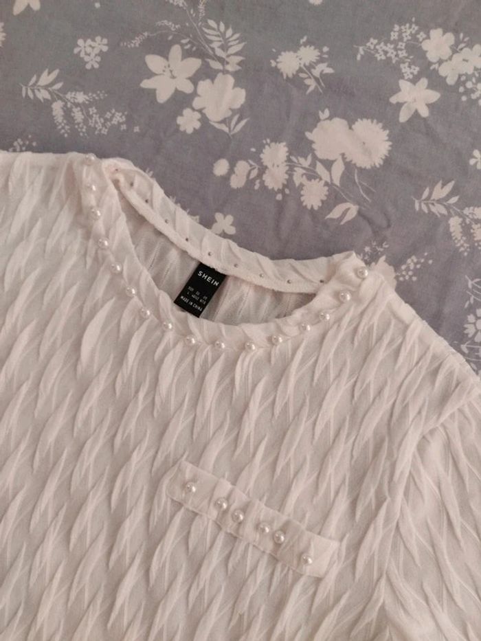 Très joli t-shirt blanc avec perles Shein taille L - photo numéro 3