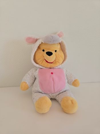 Peluche Winnie l'ourson déguisé en lapin