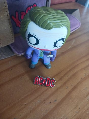 Pin's  AC/DC
