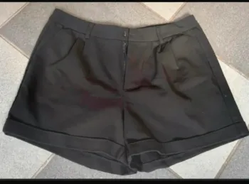 Short noir taille haute cache cache