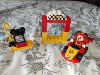 Voiture de course Mickey