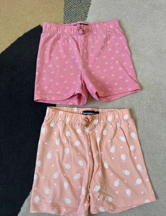 Shorts taille 24 mois