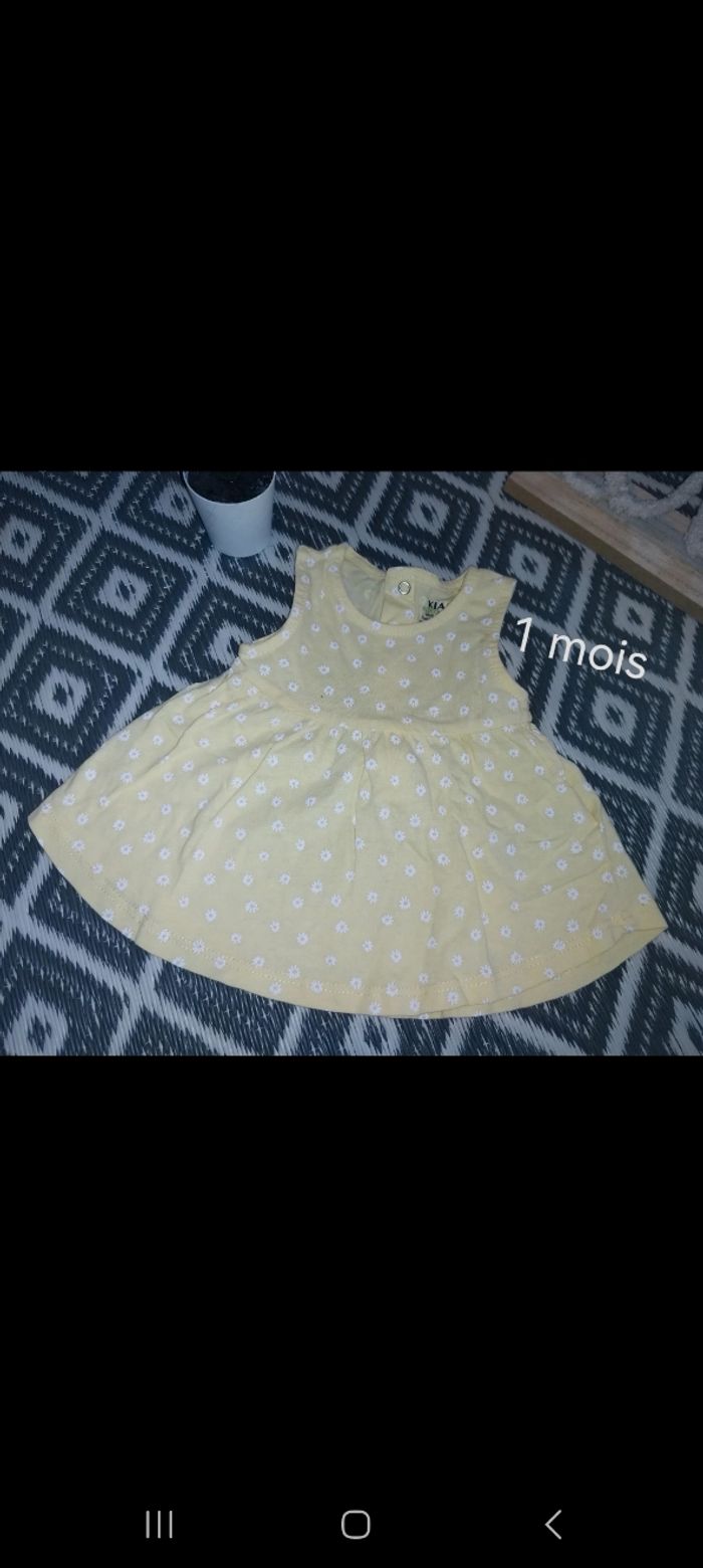 Jolie robe jaune