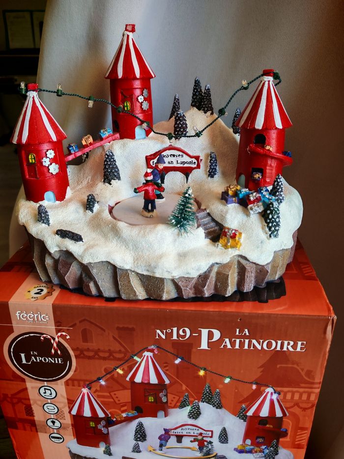 Village de noël animé et sonore la patinoire de noel - photo numéro 2