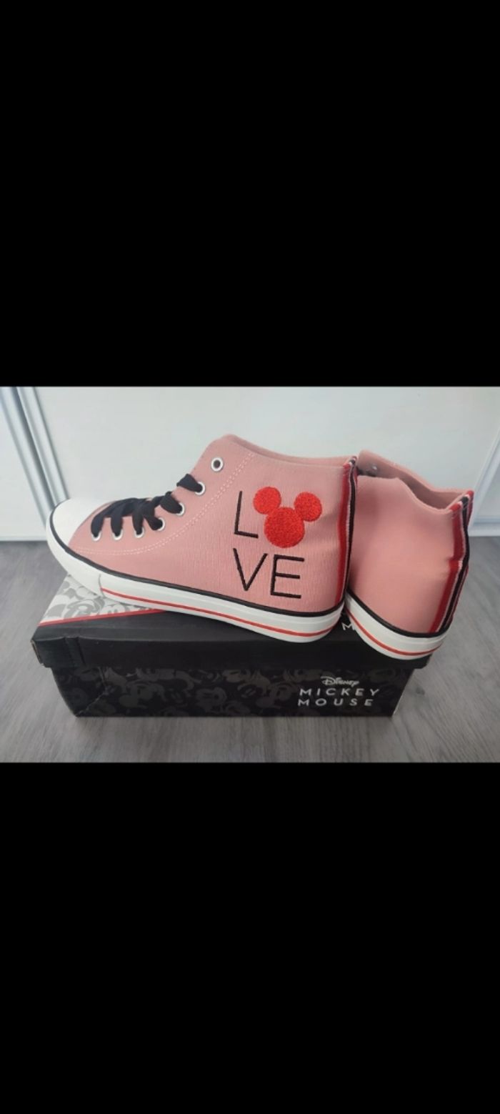 Très jolie paire de Baskets Disney Mickey MOUSE POINTURE 39 - photo numéro 4