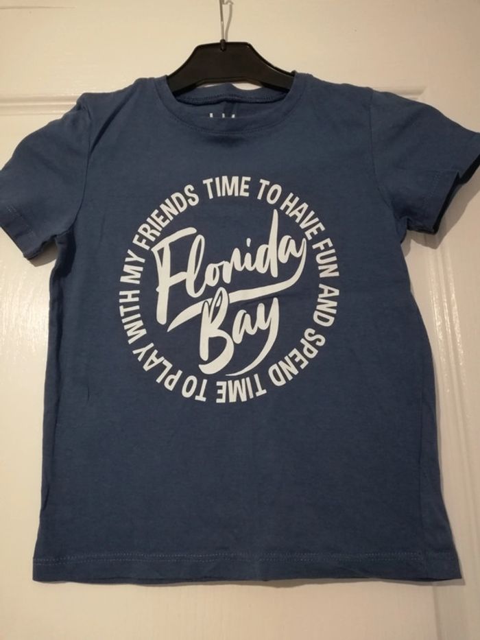 Tee-shirt bleu marine neuf 8 ans