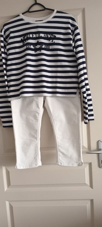 Ensemble pantalon et pull.