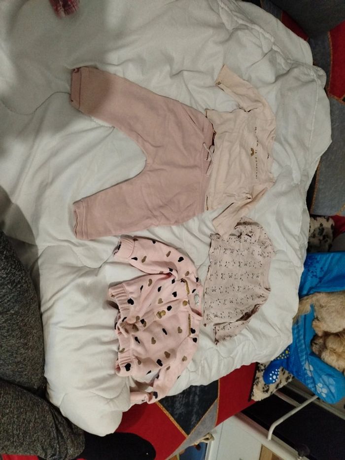 Lot 4 vêtements fille