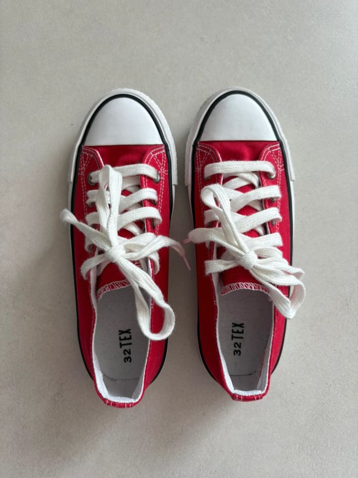 Baskets en toile rouge - taille 32 - Tex - photo numéro 3