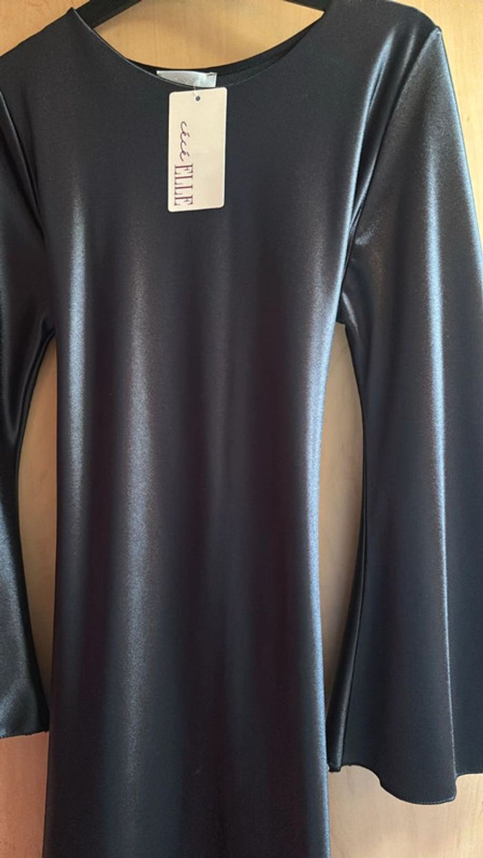 Robe longue satin neuf