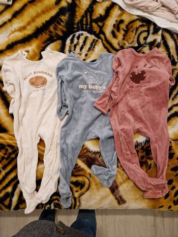 Lot 3 pyjamas 