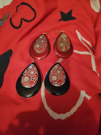 2 paires de boucles d'oreilles