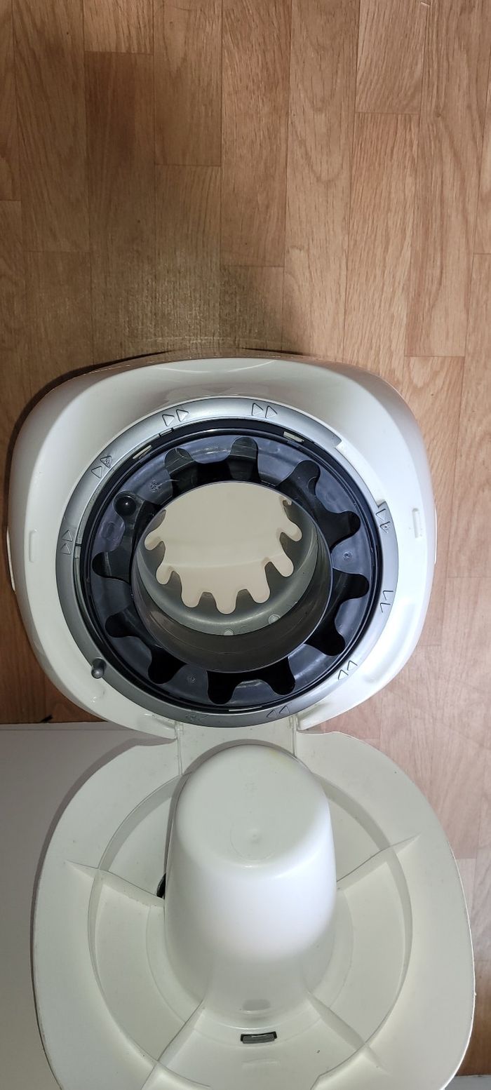 Poubelle a couches - photo numéro 3