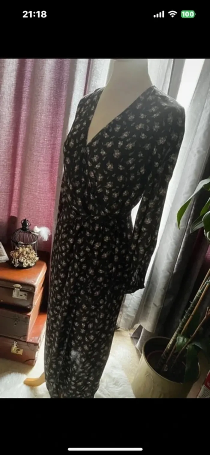 Jolie Robe noir à petites fleurs, taille S (taille grand) , Neuf - H&M