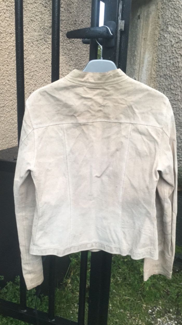 Veste en cuir cloutée