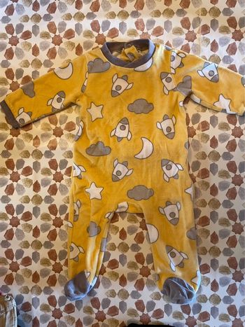 Pyjama très bon état 12mois