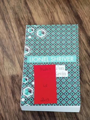 D4269 - livre "il faut qu'on parle Kévin" de Lionel Shriver