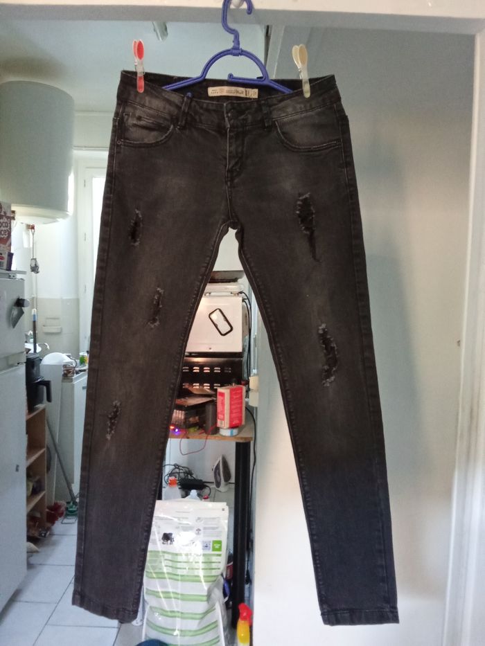 Jean Zara taille 38 très joli couleur noire