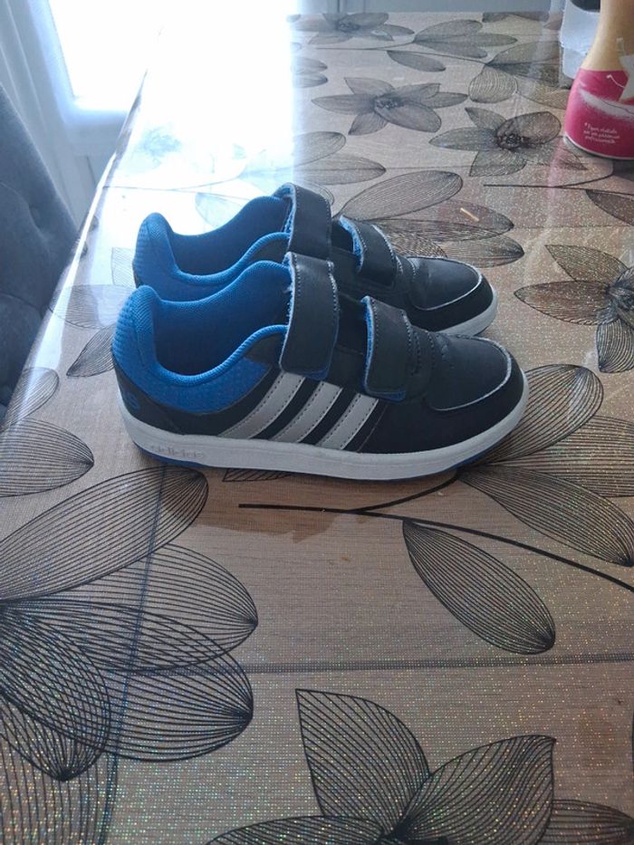 Basket adidas confort footbed taille 30