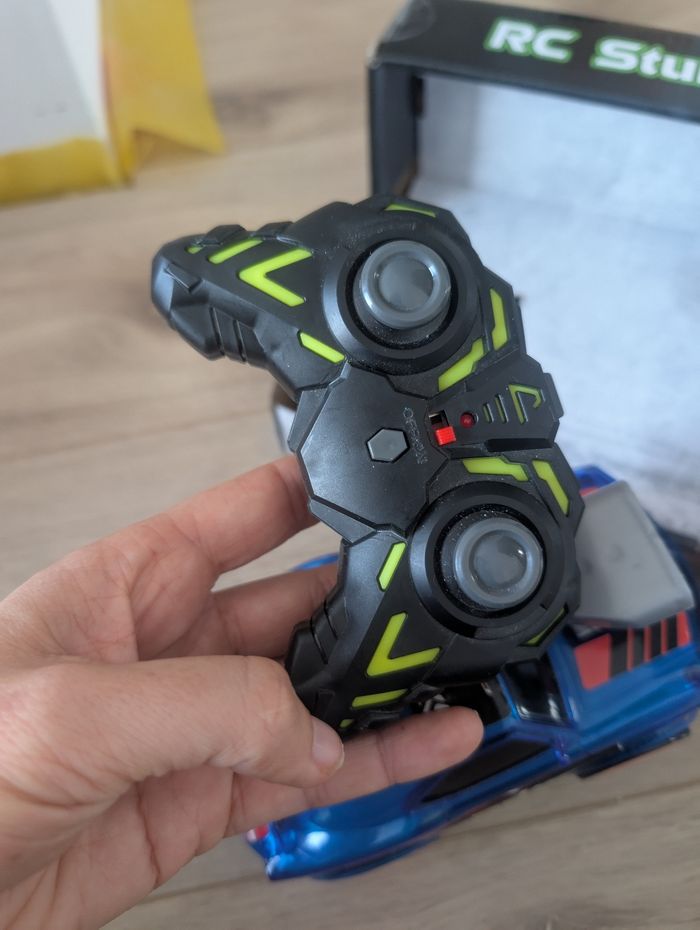 Voiture télécommandée - photo numéro 3