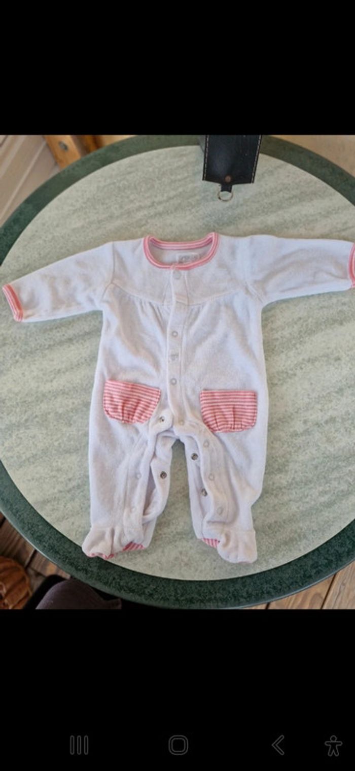 Pyjama bébé fille. Brioche