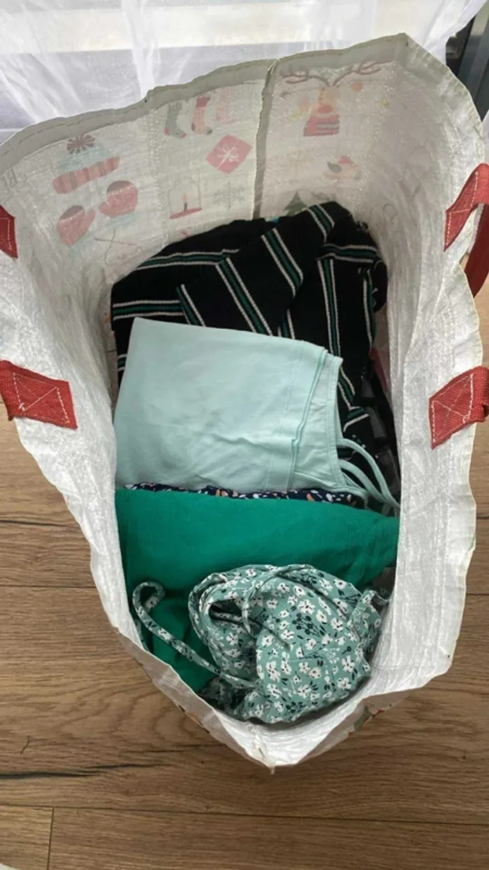 Lot de 28 vêtements - photo numéro 2