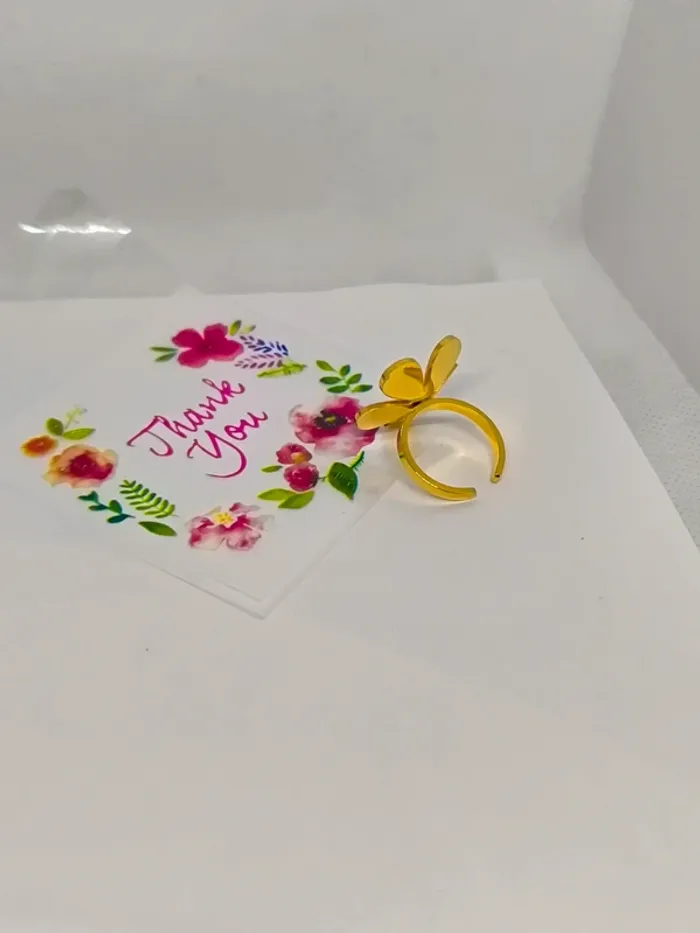 Bague dorée avec fleur blanche nacrée - photo numéro 6