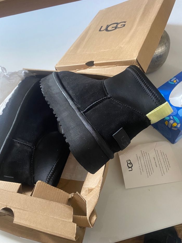 Ugg mini dipper taille 38 porté qu’une seul fois etat neuve - photo numéro 5