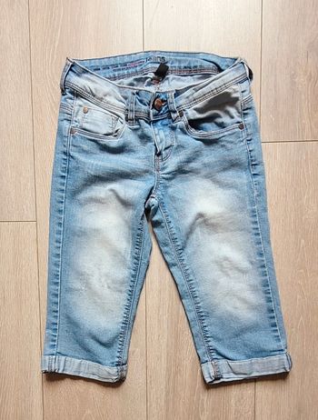 Pantacourt en jeans bleu clair. Fille 12 ans . Marque Jennyfer