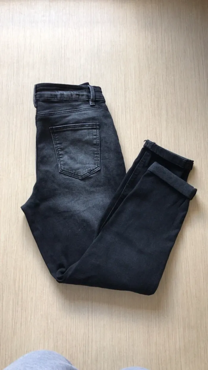 Jean Mom noir
