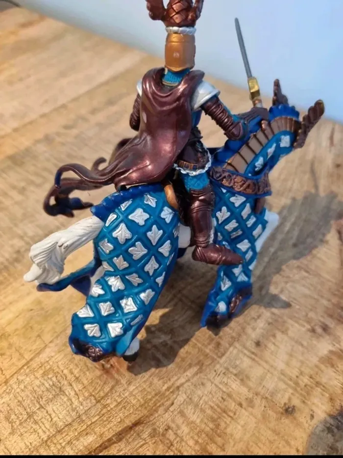 Figurine Papo - Le Cheval et le chevalier du Maître Cimier Aigle - photo numéro 4