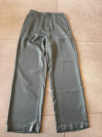 Pantalon bleu, très bon état, taille 36 36x100cm