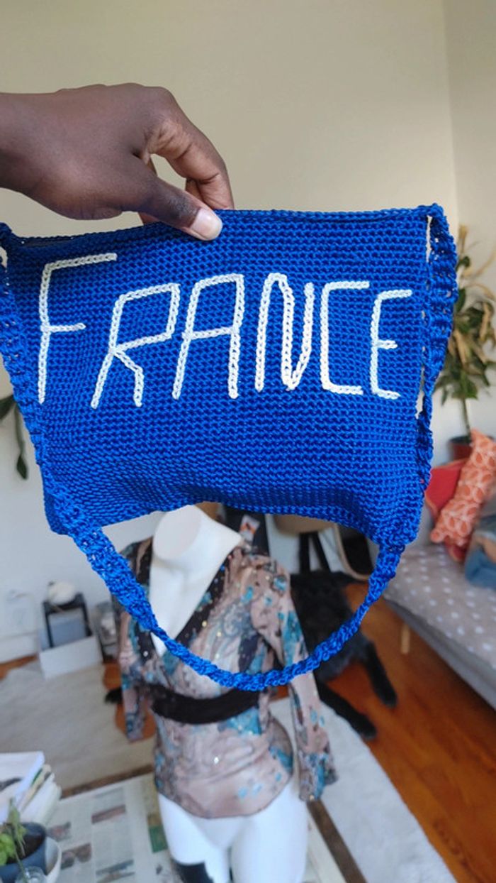 Magnifique sac à main tricot inscription France en excellente état fermeture zip - photo numéro 8