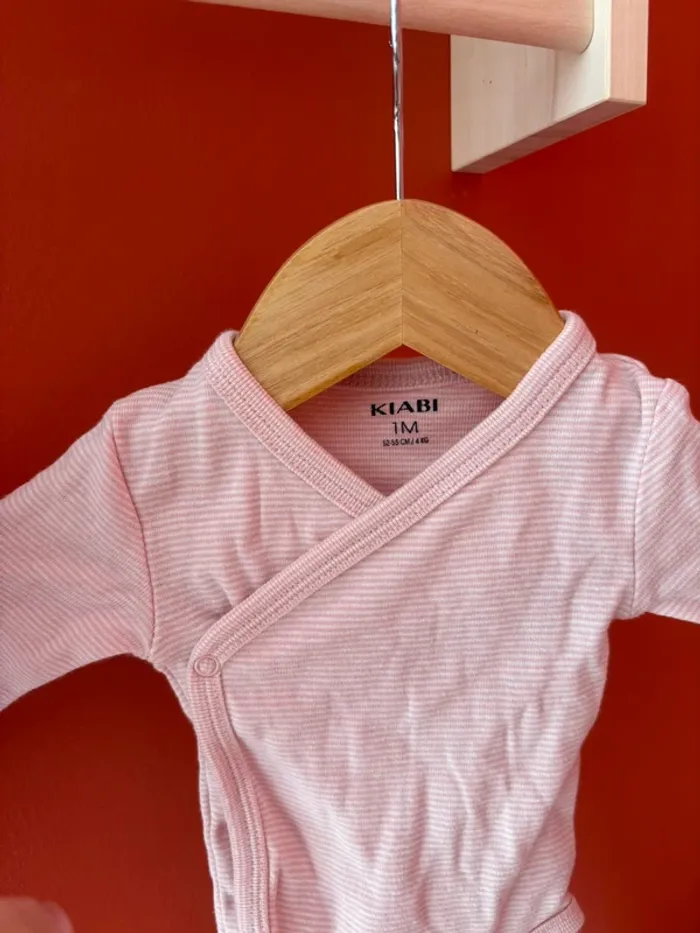 Lot 2 bodys Kiabi taille 1 mois - photo numéro 3