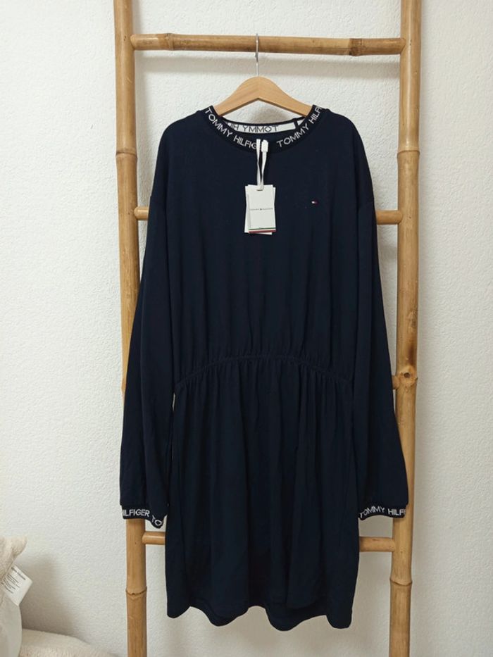 Robe bleu marine Tommy Hilfiger taille 14 ans neuve avec étiquette