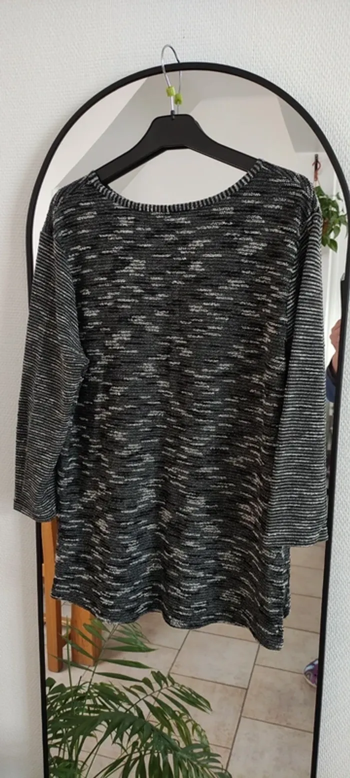 Pull taille 5 (44/46) - photo numéro 2