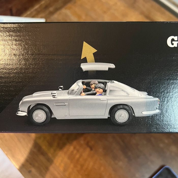 Voiture James Bond 007 Aston Martin DB5 Playmobil dans le film Goldfinger 1964 - photo numéro 11