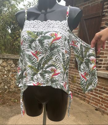 📌 Top épaules dénudées tropical Jennyfer – Taille 36