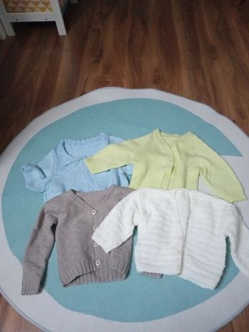 Lot 4 gilets 2 ans
