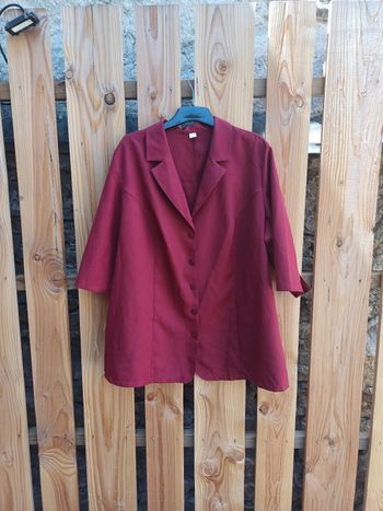 Jolie veste légère rouge bordeaux